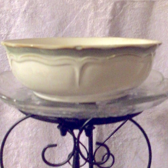 Better Homes and Garden Dillweed Simply Fluted Serving Bowl - Picture 2 of 5